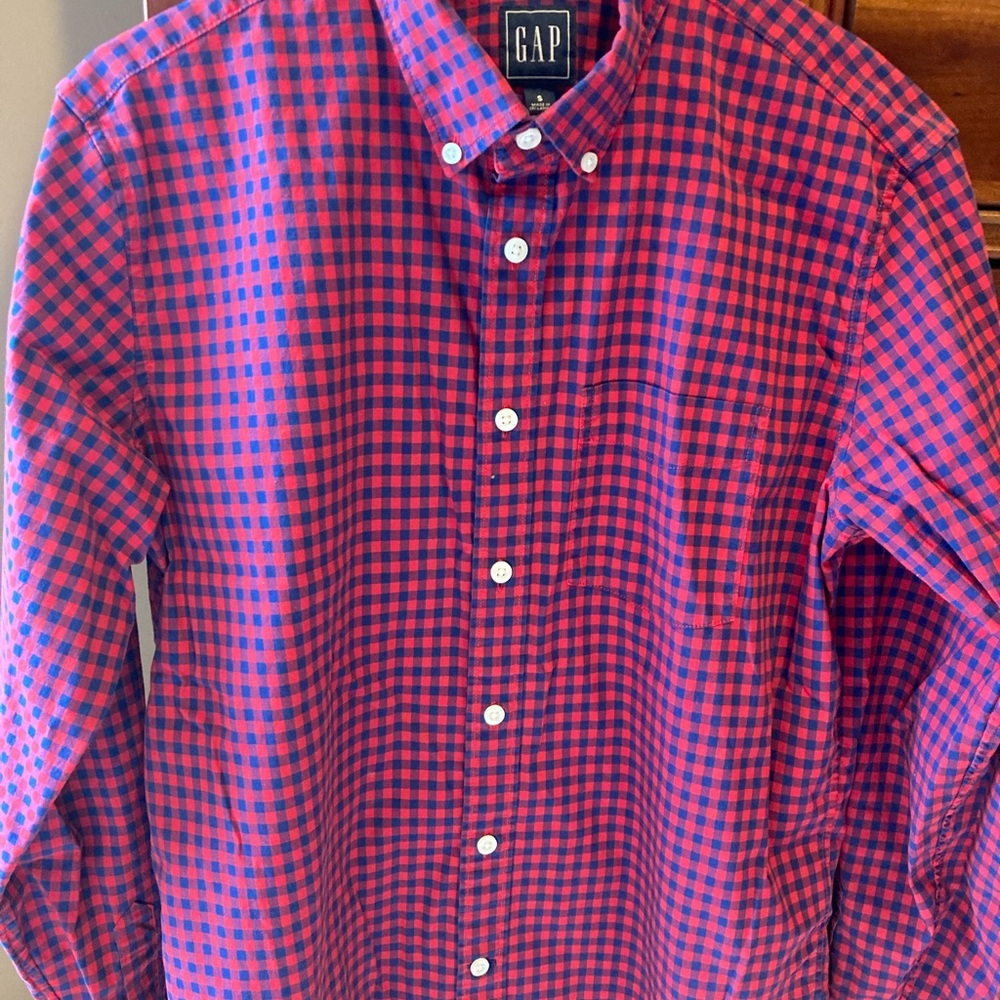 Gap men’s button down shirt, size small, navy blue and red checks, long sleeve - Picture 2 of 5